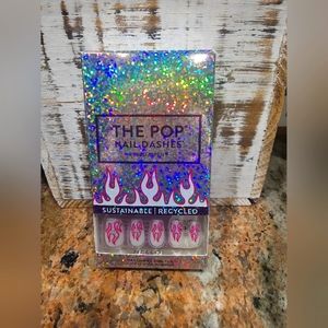 Red Aspen Medium Nails